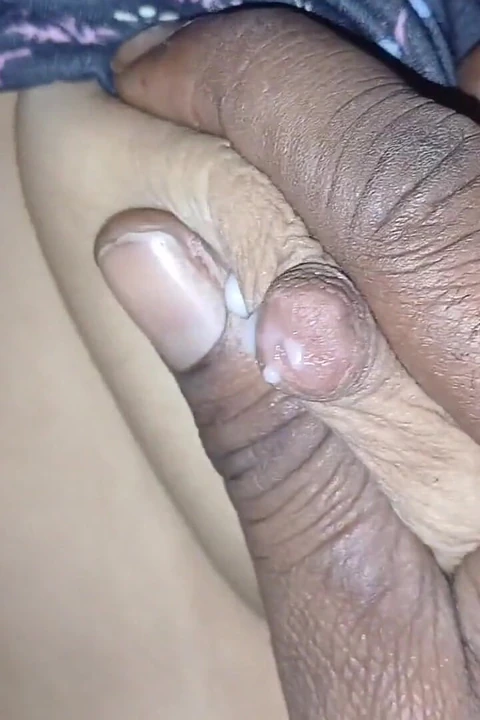 Üvey anne gece aynı odayı paylaşıyor ve ağzına boşalıyor