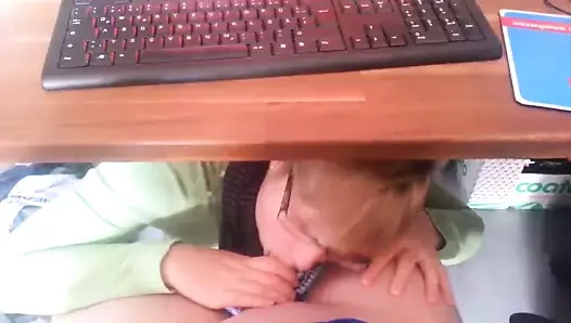 Kız arkadaş sakso çekiyor