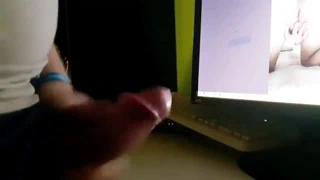 Tombul adam mastürbasyon onun büyük şişman horoz çok arasında boşalmak