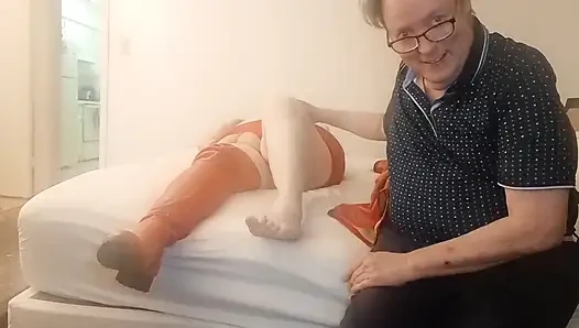 Ayak fetişi hayranım için teşekkürler erkek arkadaşım losyonlanıyor ve yalıyor ayak parmaklarımı emiyor