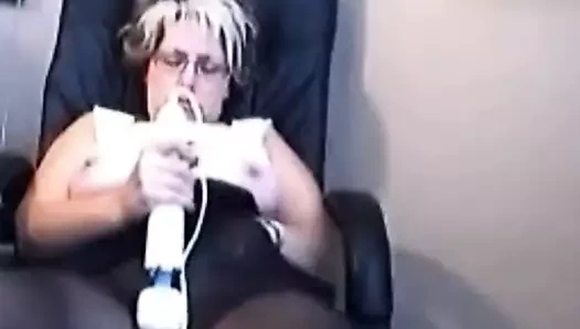 Olgun bbw koyar üzerinde bir gösteri