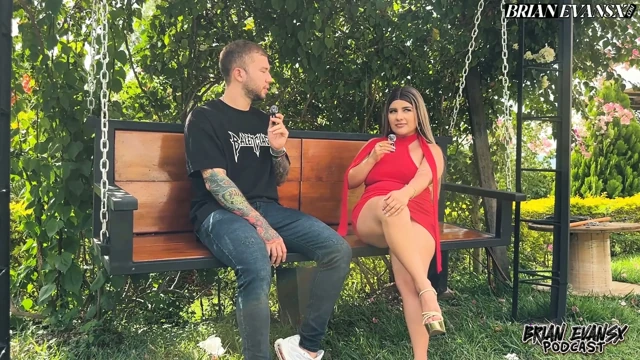 Kolombiyalı sarışın Naty Delgado, açık havada seksle sona eren bir podcast'e sahip - Brian Evansx