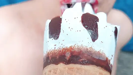 Sabrinahole, dondurma, kayısı, krem şanti ve büyük fışkırtma ile iyi bir sikiş