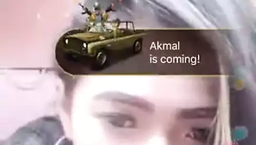 güzel kız külot meme ucunu gösterir