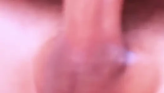 Derine biniyor ve son dökülmeye kadar yarağının üzerinde zıplıyor.