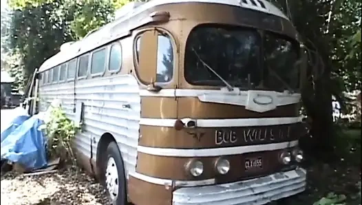 Güzel küçük memeli sarışın üniversiteli kız yatak odasında sikişiyor