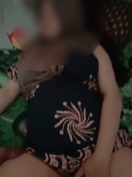 Başörtülü köy kızının inlemeleri çok lezzetli
