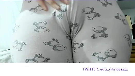 CAMELTOE- MASTURBATE WITH PAJAMAS- BIG ASS- RUBBING PUSSY WITH PAJAMAS