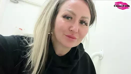 iş yerinde lavaboda pissing