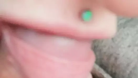 Deldi kız kesilmemiş horoz berbat. araba oral seks kızdırmak.