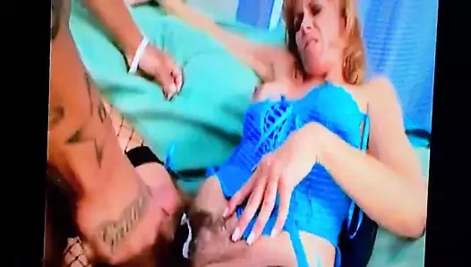 Cum üzerinde kıllı kedi