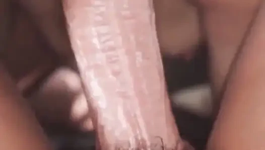 Sürtük götlü minyon Ellie güzel bir sert yarağı gırtlağına kadar alıyor