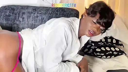 Seksi otel temizlikçisi patlayana kadar yarağımı sikiyor