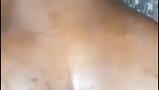 Küçük götümü sikiyorum