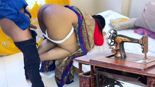 Terzi açık havada beklerken üvey annemi dükkanda sik!