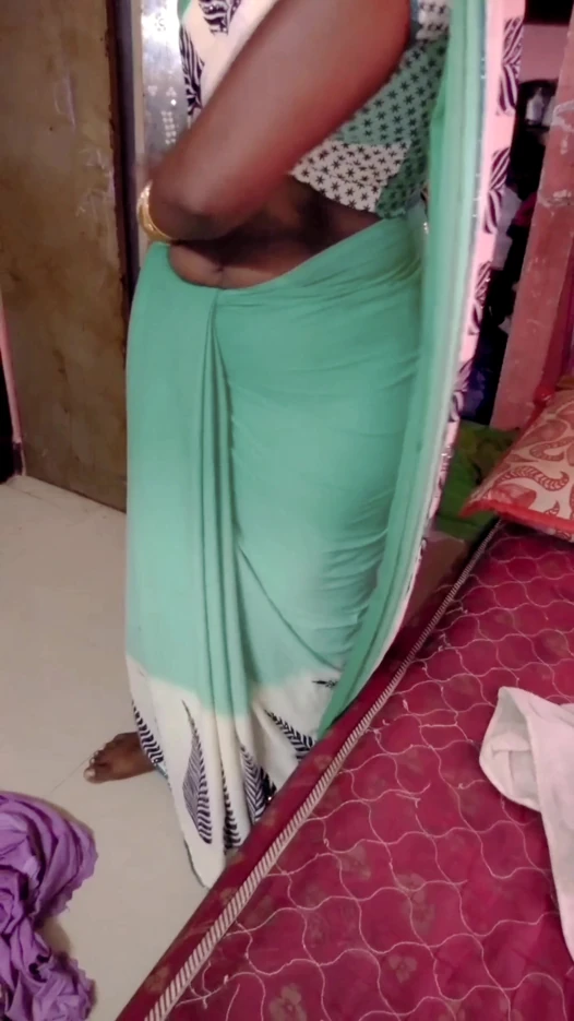 Hintli tamil evli kadın Renu ıslak çıplak vücut havlusu kuru ve yavaş sari pansumanla azdırıyor! Indianhotwifex
