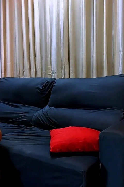 O yuvarlanıyor, ta ki kanepede kontrolümü kaybedecek kadar