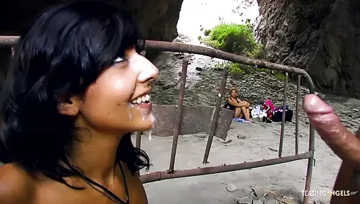 Bu milfs sıkı eşek görünüyor tamamen uyandırıcı süre alırken