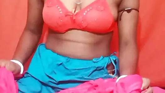 Bengalli tatminsiz sütlü yenge sikişiyor ve sevgilisine sari ile gösteriyor