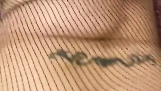 Wildenglishbbw file vücutlu suitte yatakta yatıyor