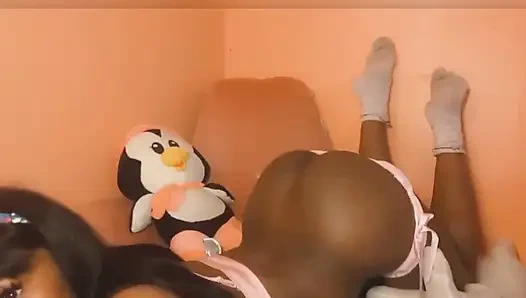 Plush puss sadece azgınım, y'all lol boşalmalar inleyen şişkin kendi kendini sikiyor