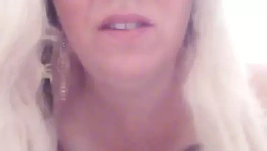 Seksi sarışın mükemmel yuvarlak reklamlar büyük memeli