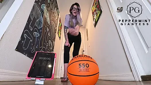 6'7 uzun boylu tanrıça tek elle basketbol meydan okuması bu büyük eller ne kadar domine edebilir?
