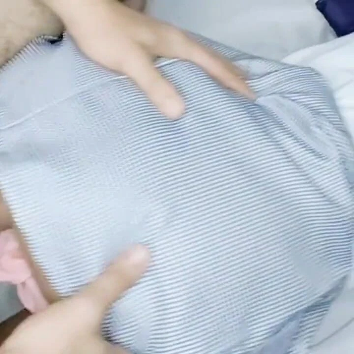 Sadece 18 yaşında bir okul kızı olan Sher, dersten sonra öğretmeniyle birlikte notlar için bedenini değiştiriyor.