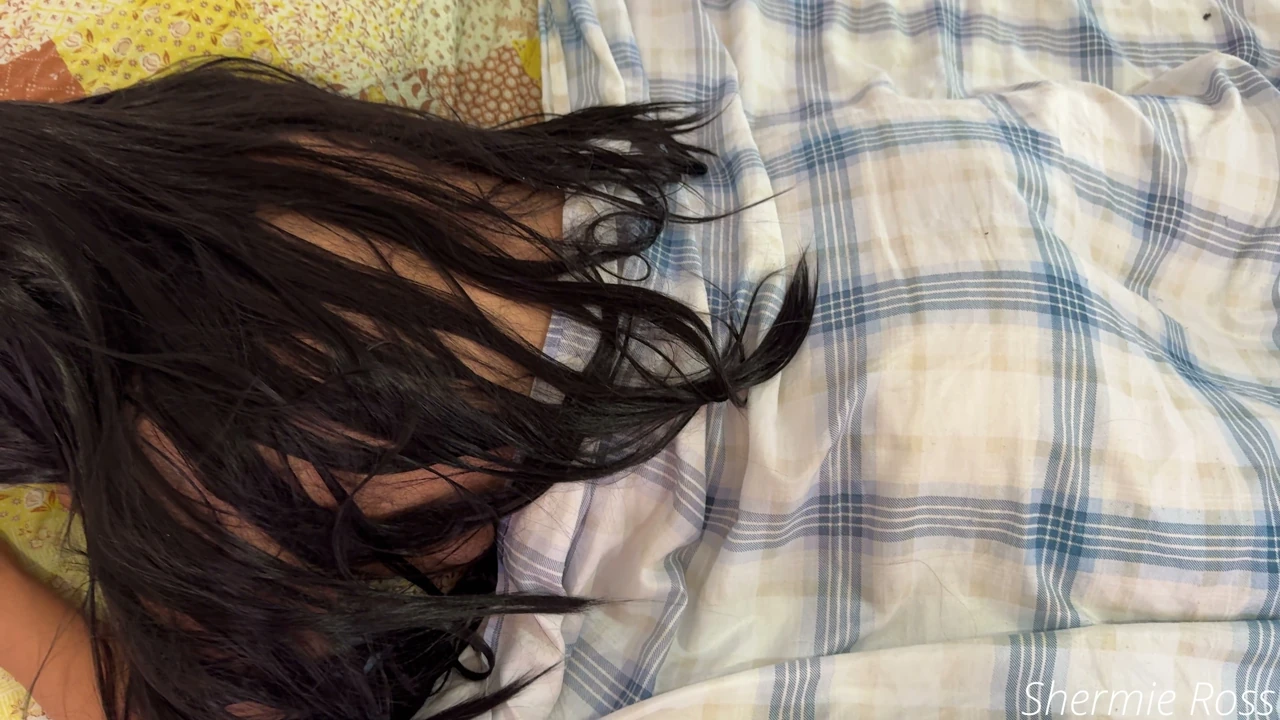 I enter my stepsister’s room and I see her naked, she turns me on so much that I come in her ass.