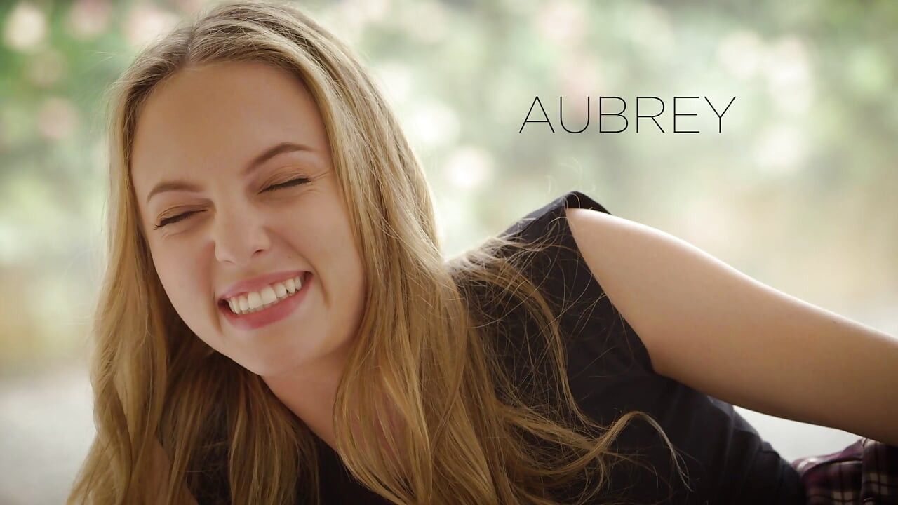 Vixenplus hatunlar Cassidy Klein ve Aubrey Star anal seks yapıyor