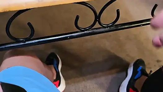 Komşumun karısıyla mutfakta aldatıyor