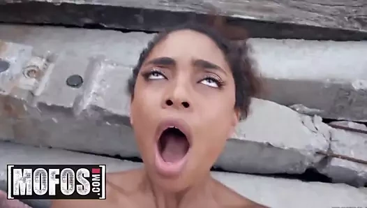 Publick pikaplar - luna corazon - hafta sonu fuckaway - mofos