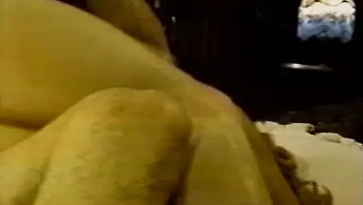 Çifte penetrasyondan hoşlanan minyon orta yaşlı seksi kadın ile klasik seans