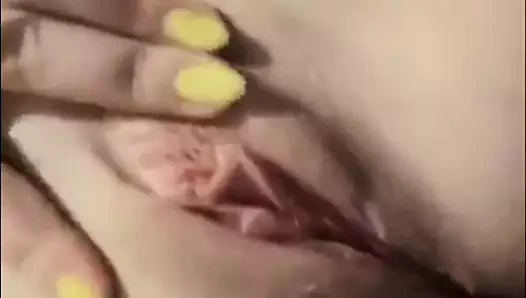 Tek başına parmaklıyor