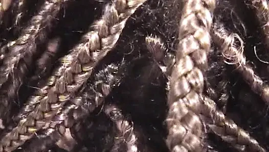 Tombul zenci orta yaşlı seksi kadın havuz oyunundan sonra iki yarağın tadını çıkarıyor
