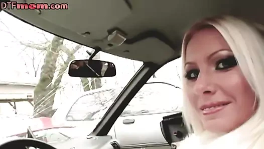 sahte göğüsler ile MİLF alır onu KEDİ yaladı ve fucked içinde amatör yakın çekim