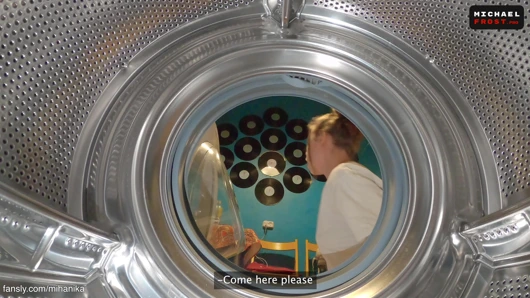 Yardım et, üvey kardeşim! sıkıştım!