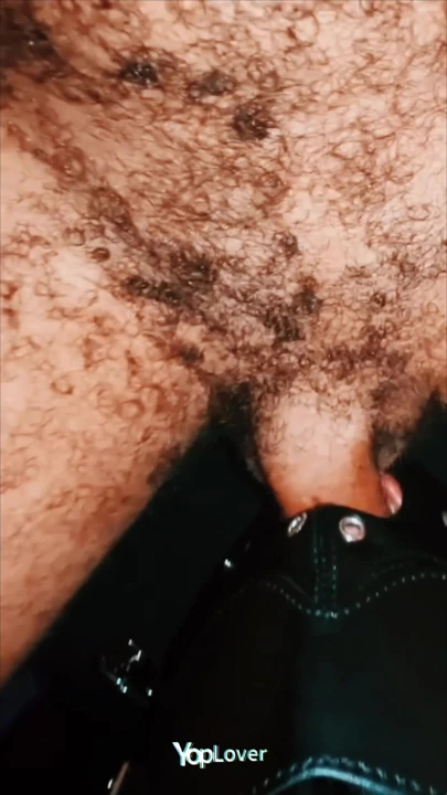 Hetero karışık ırk bogoss boğazımı hamile bıraktırdığı bir hale dönüştürüyor, ve birbiri ardına, tohumlarını tükürüyorlar ve bu sefer onu itiyor!