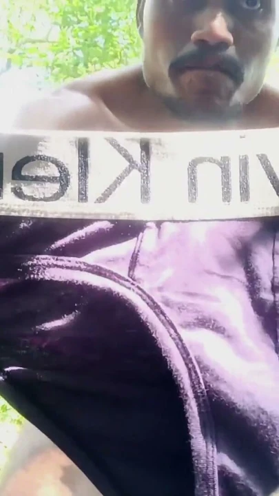 Hintli ateşli Desiboy Jordiweek ormanda seksi kısa iç çamaşırıyla maceraları bölüm 1 | Bölüm 1