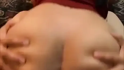 Zengin sıska kız en iyi arkadaşının biniyor