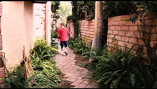 Güzel orta yaşlı seksi kadını sikiyor