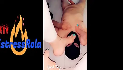 Arap sahibe rola kölenin yüzüne tokat atıyor