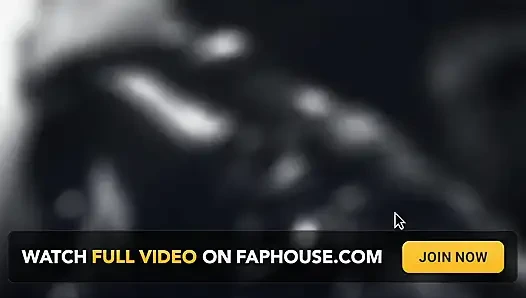 Olgun orta yaşlı seksi kadın götünü genişletir