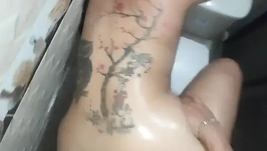 Meksikalı ev sahibi eski sevgilimin banyosunda sert seks