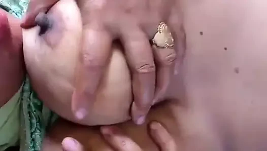 Hint büyük göğüsler aunty öz yapar video için bf