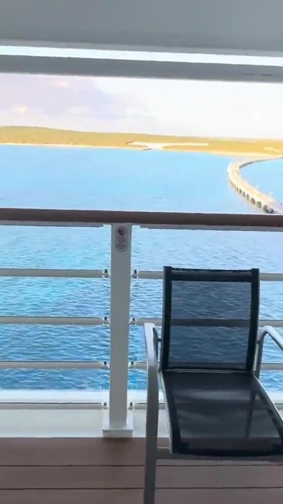 Çinli adam nefis Jimmy bir kruvazörde büyük götlü striptizciyi sikiyor | Klip 1