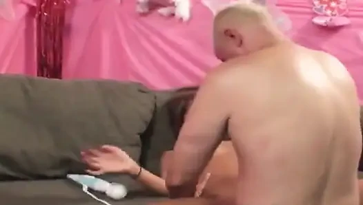 Tanner Mayes bir lil anal fışkırtmalı amcık genç kız orgazm piliçle sikişiyor!