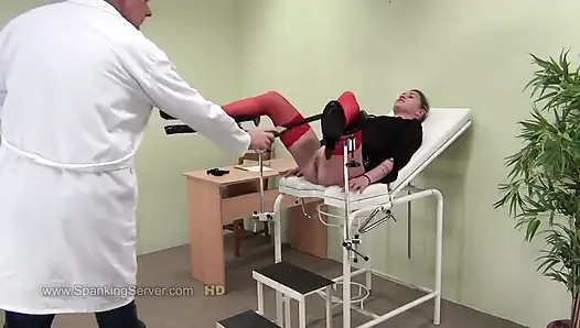Jinekoz doktorunda Cora amcık kırbaçlama