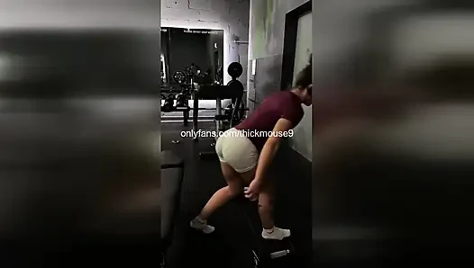 Siyah yarak esnetiyor 18 yaşındaki bakire!