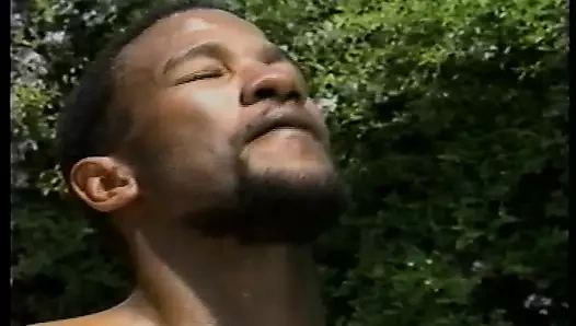 O çok sıkı, onun büyük siyah dev penisi ona nüfuz etmek için zorluyor